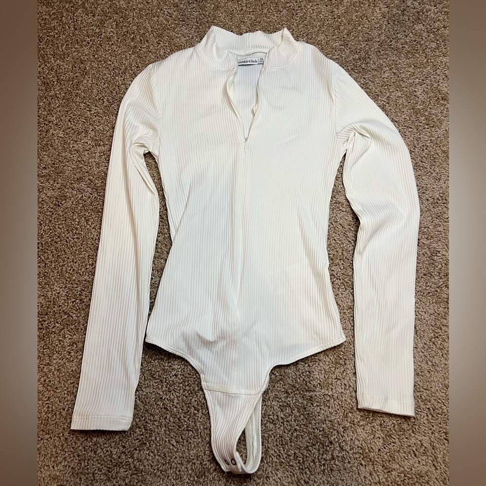 Abercrombie white ribbed zip up bodysuit